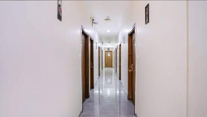 Deluxe Residency Hotel *