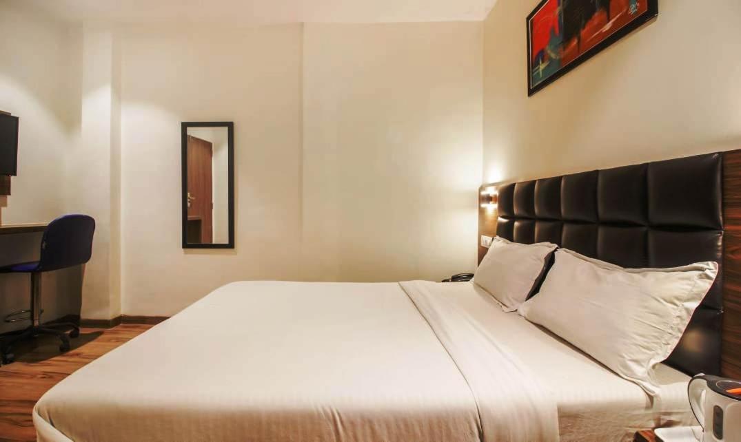 Deluxe Residency Hotel