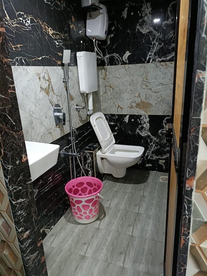 Hostel Crystalinn And Mumbai