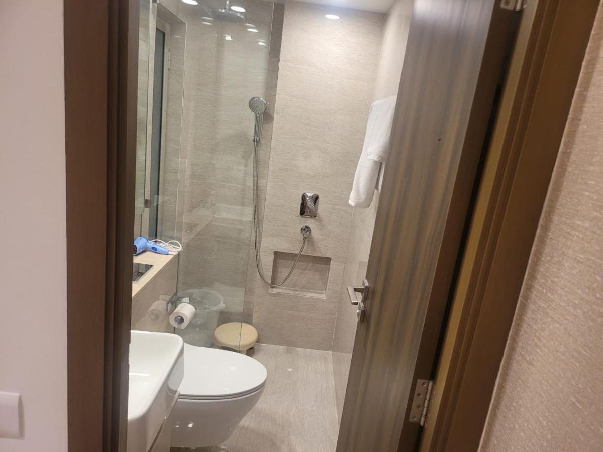 Apartment Sapphire Asta- Regent Hills Mumbai