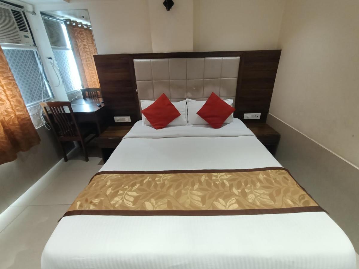 Fabhotel Regal Inn