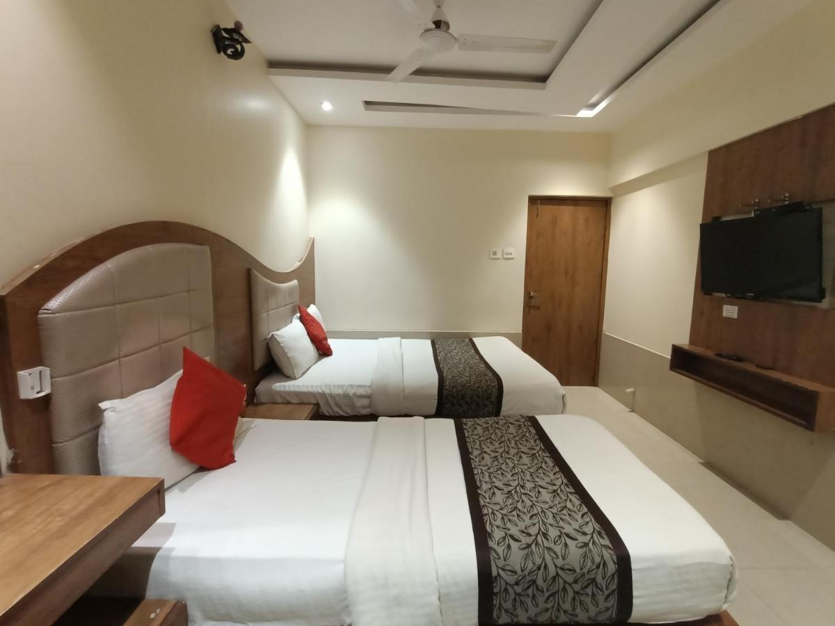Hotel Fabhotel Regal Inn