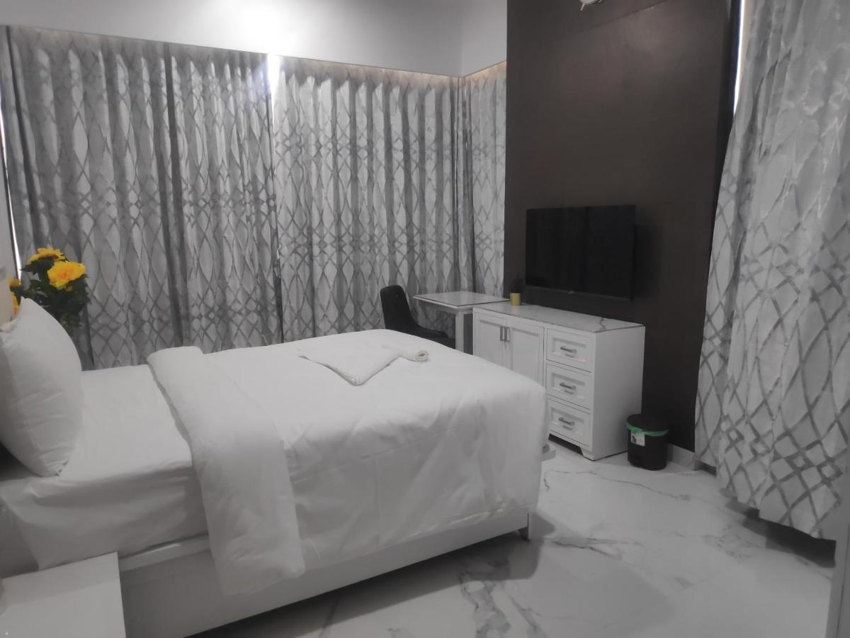 Premium In Hiranandani Powai By Maxxvalue - Chitranjan * Mumbai