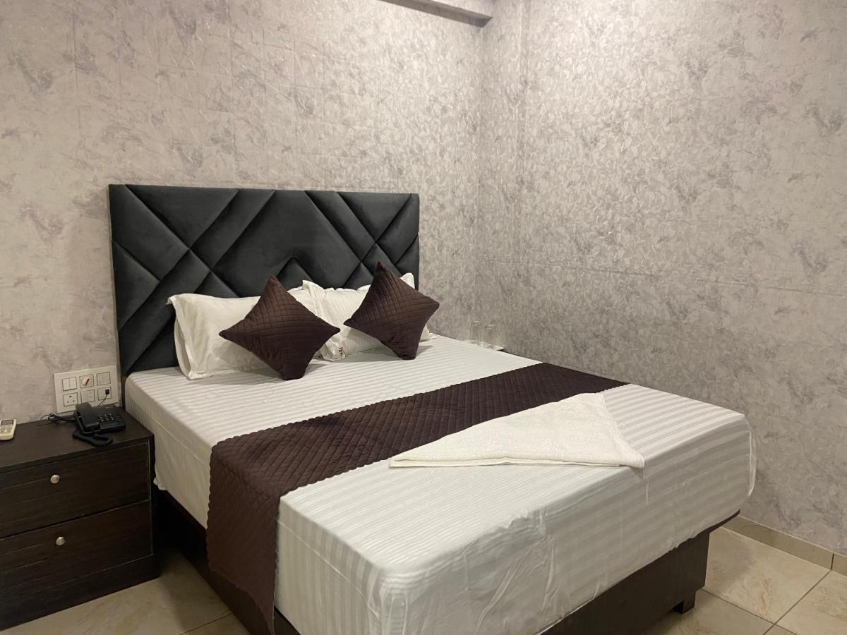 Classio - Near Kokilaben Hospital, Andheri West Mumbai