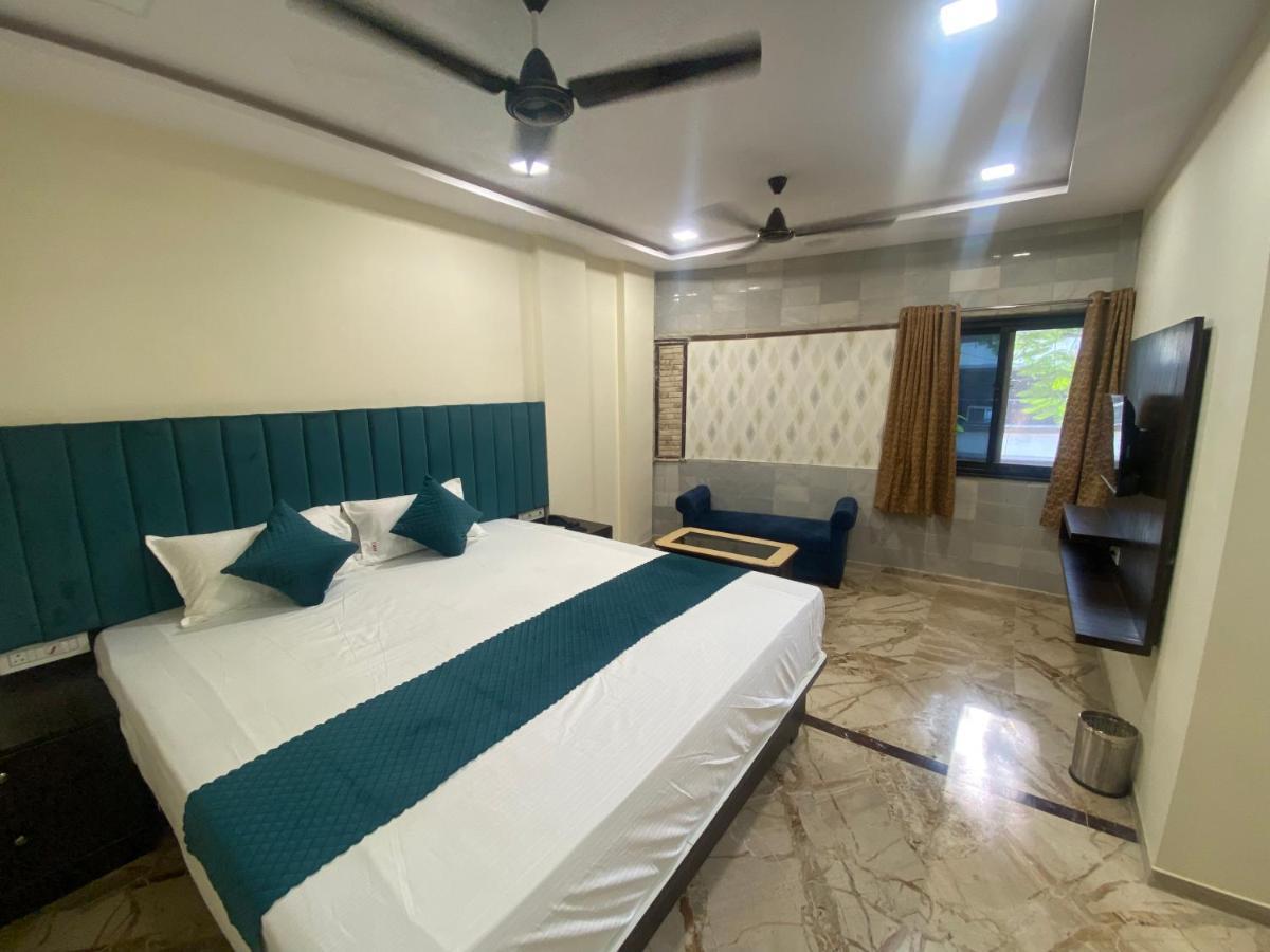 Classio - Near Kokilaben Hospital, Andheri West Mumbai