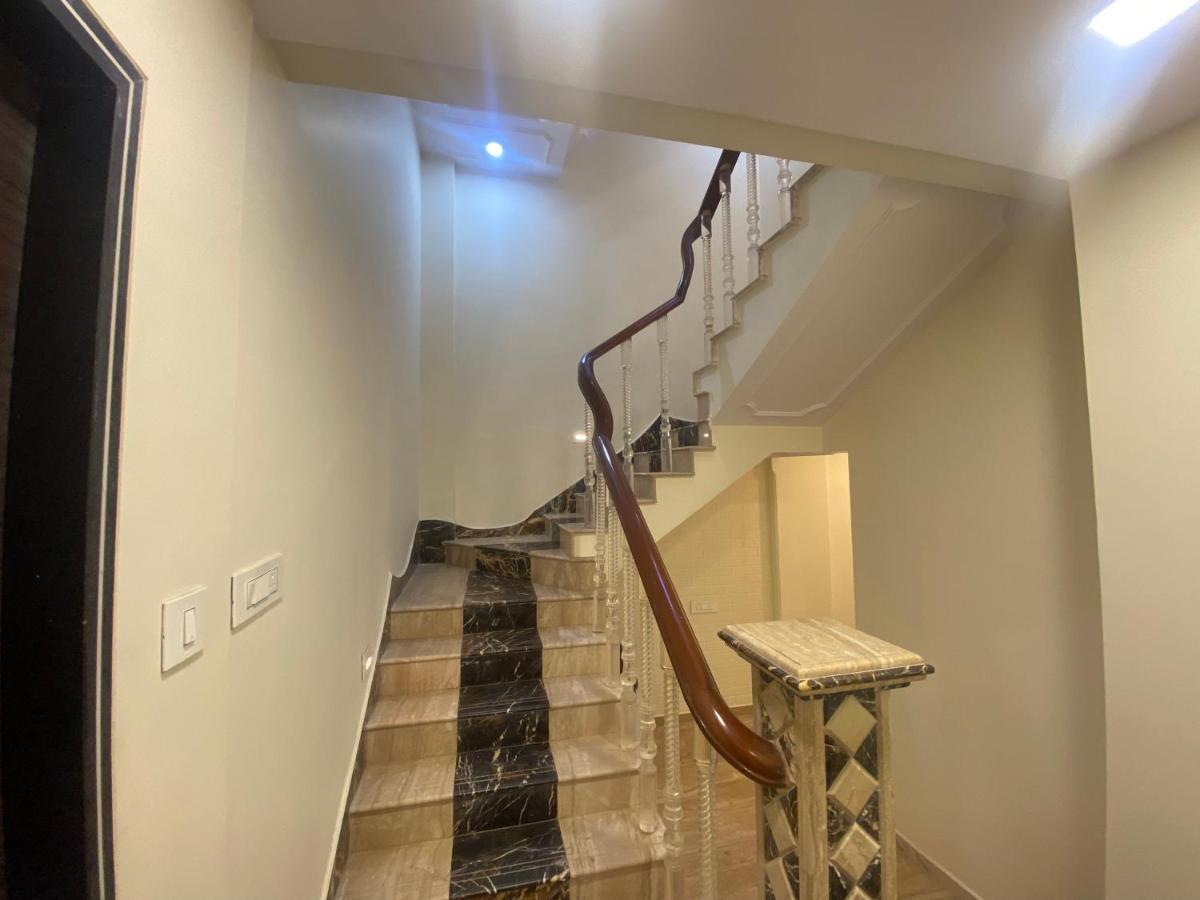 Hotel Classio - Near Kokilaben Hospital, Andheri West Mumbai