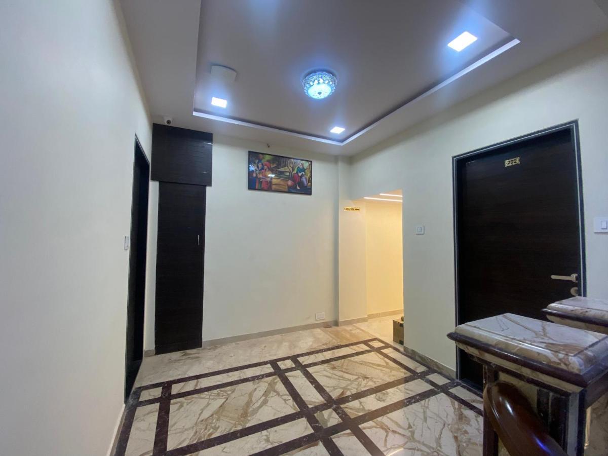 Hotel Classio - Near Kokilaben Hospital, Andheri West