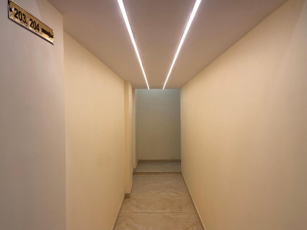 Hotel Classio - Near Kokilaben Hospital, Andheri West
