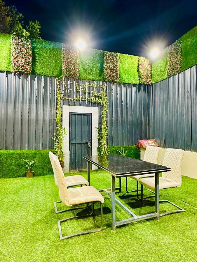 Classio - Near Kokilaben Hospital, Andheri West Hotel 3*