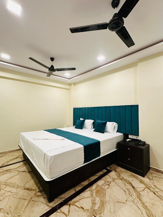 Classio - Near Kokilaben Hospital, Andheri West Hotel 3*