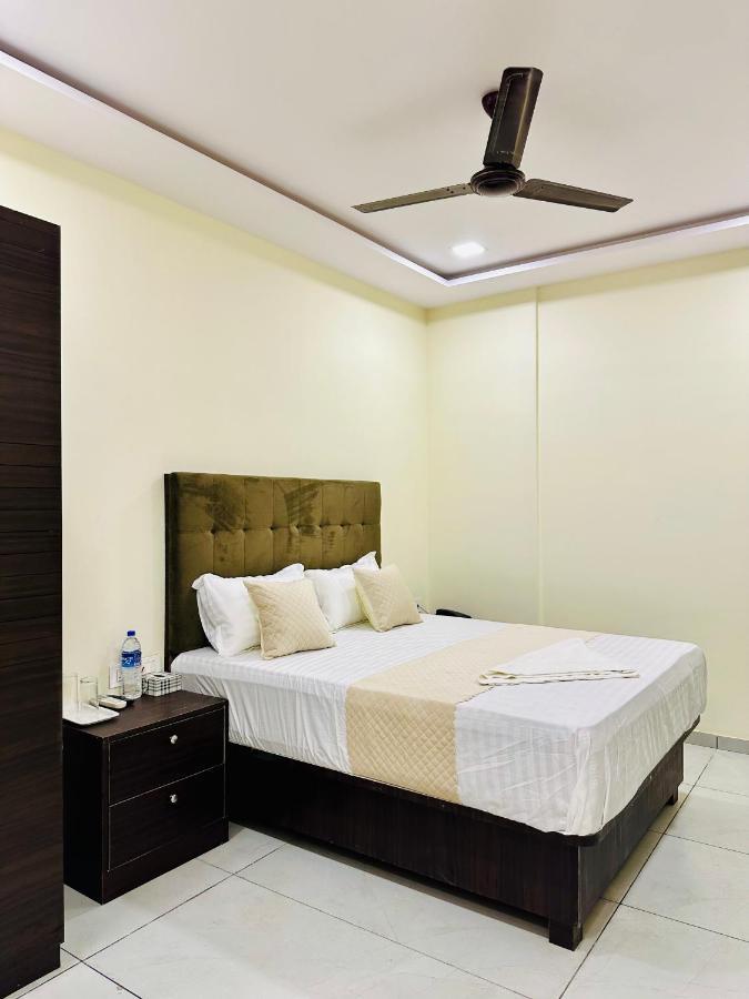 Classio - Near Kokilaben Hospital, Andheri West