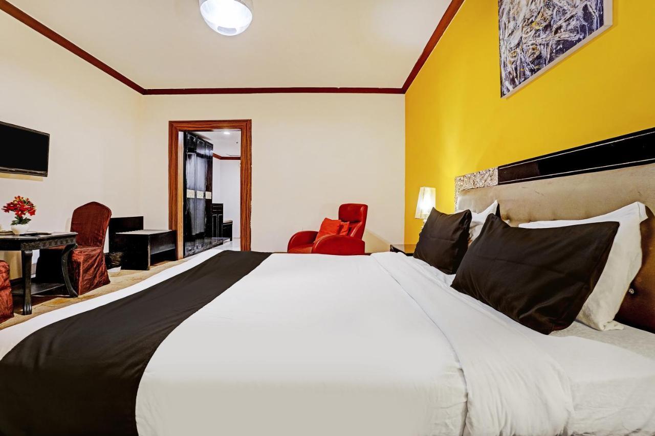 Hotel Townhouse 809 Royal Palms - Rose Collection Mumbai