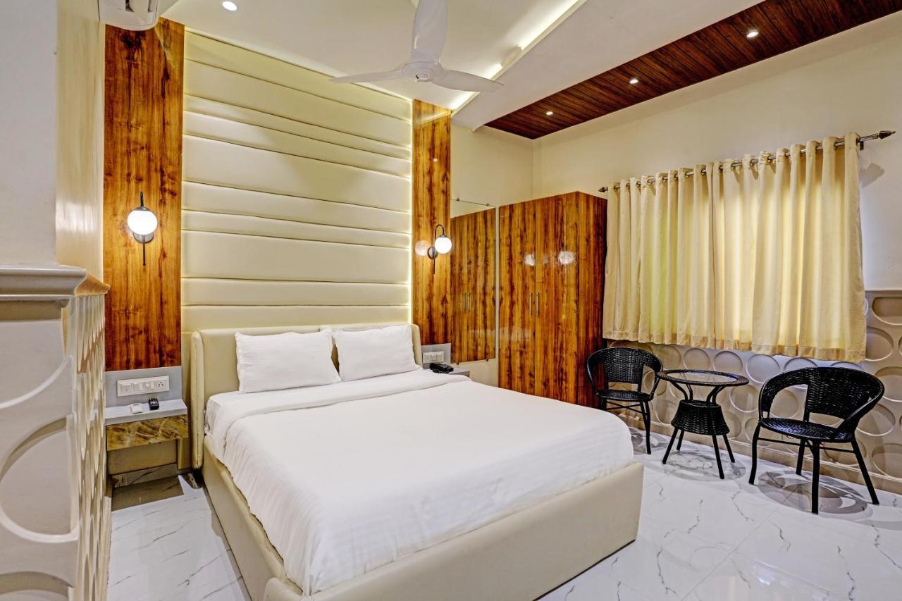 Collection O Palm Springs Mumbai