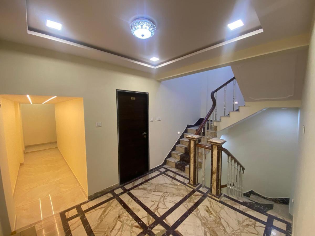 Classio - Near Kokilaben Hospital, Andheri West Hotel Mumbai