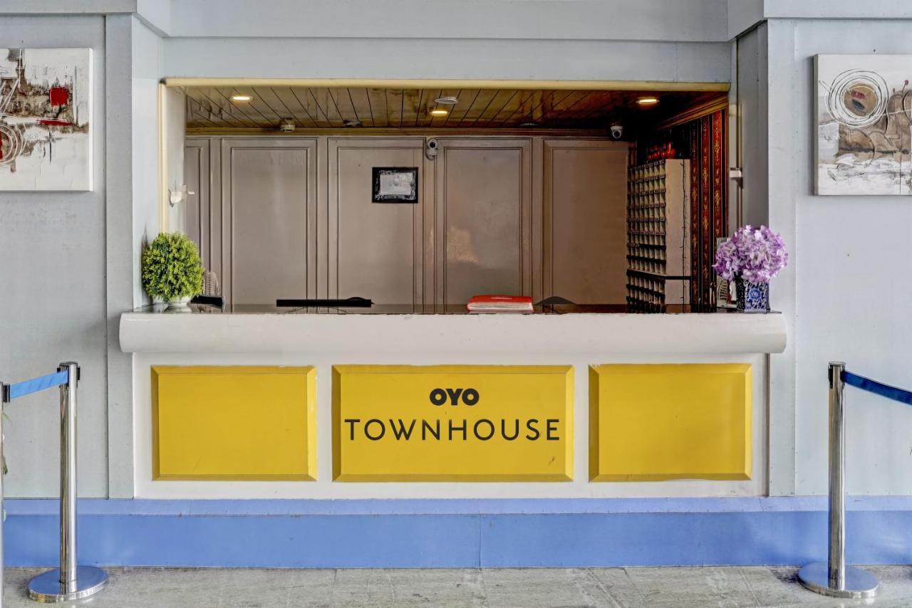 Hotel Townhouse Royal Palms - Lily