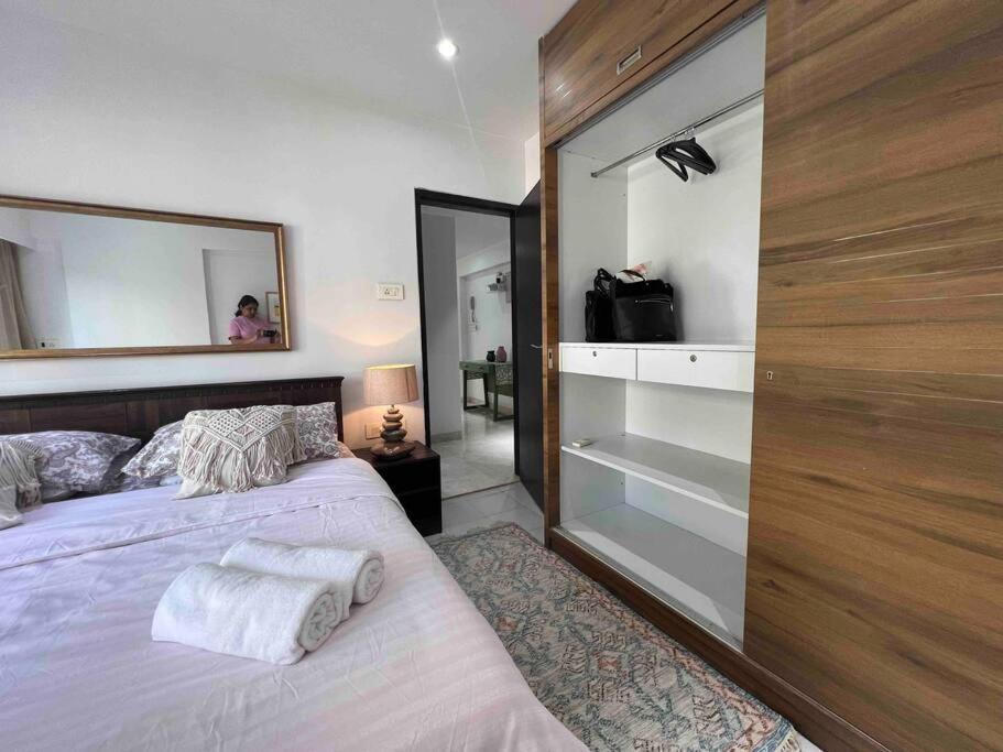 Kakad Classic 5, 16th Rd, Pali Village, Khar West By Connekt Homes Apartment