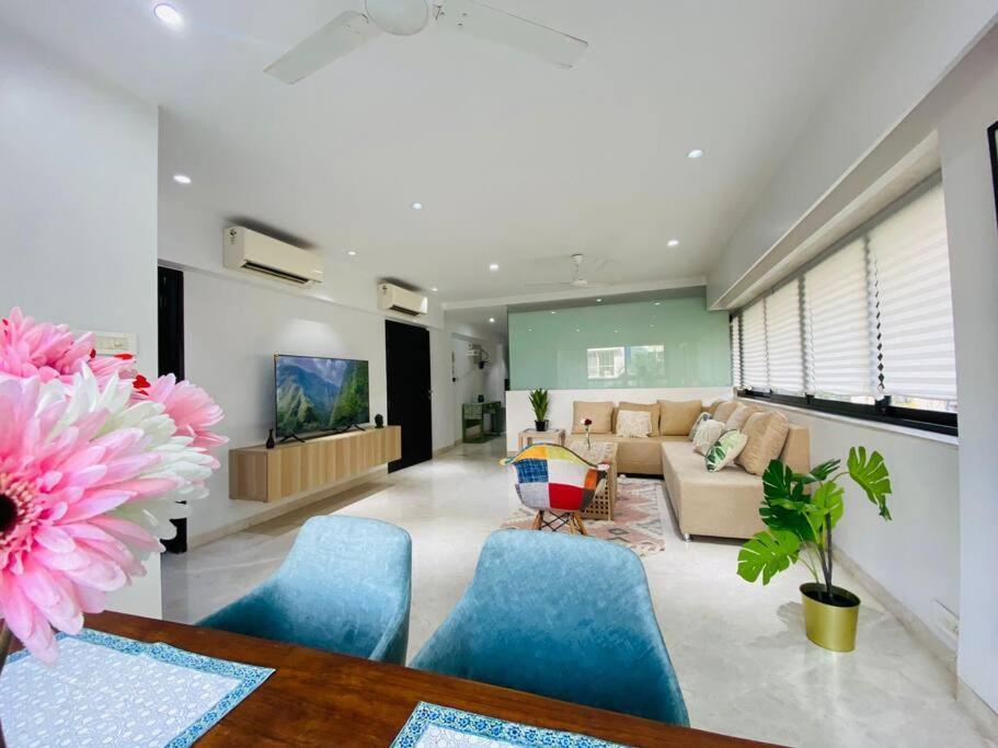 Apartment Kakad Classic 5, 16th Rd, Pali Village, Khar West By Connekt Homes Mumbai