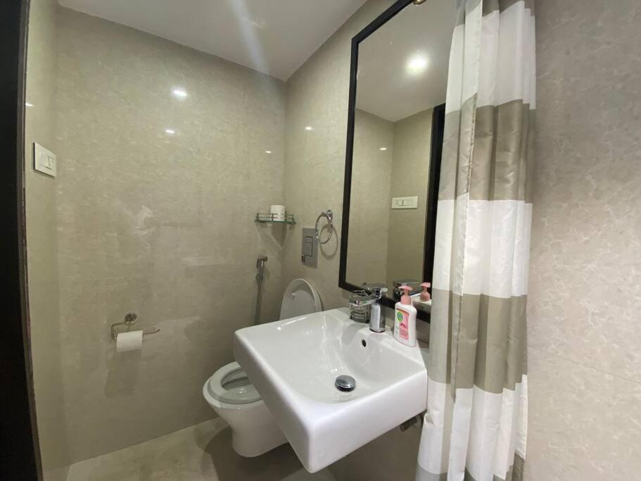 Apartment Kakad Classic 5, 16th Rd, Pali Village, Khar West By Connekt Homes