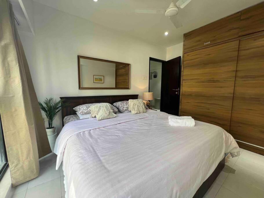 Kakad Classic 5, 16th Rd, Pali Village, Khar West By Connekt Homes Apartment