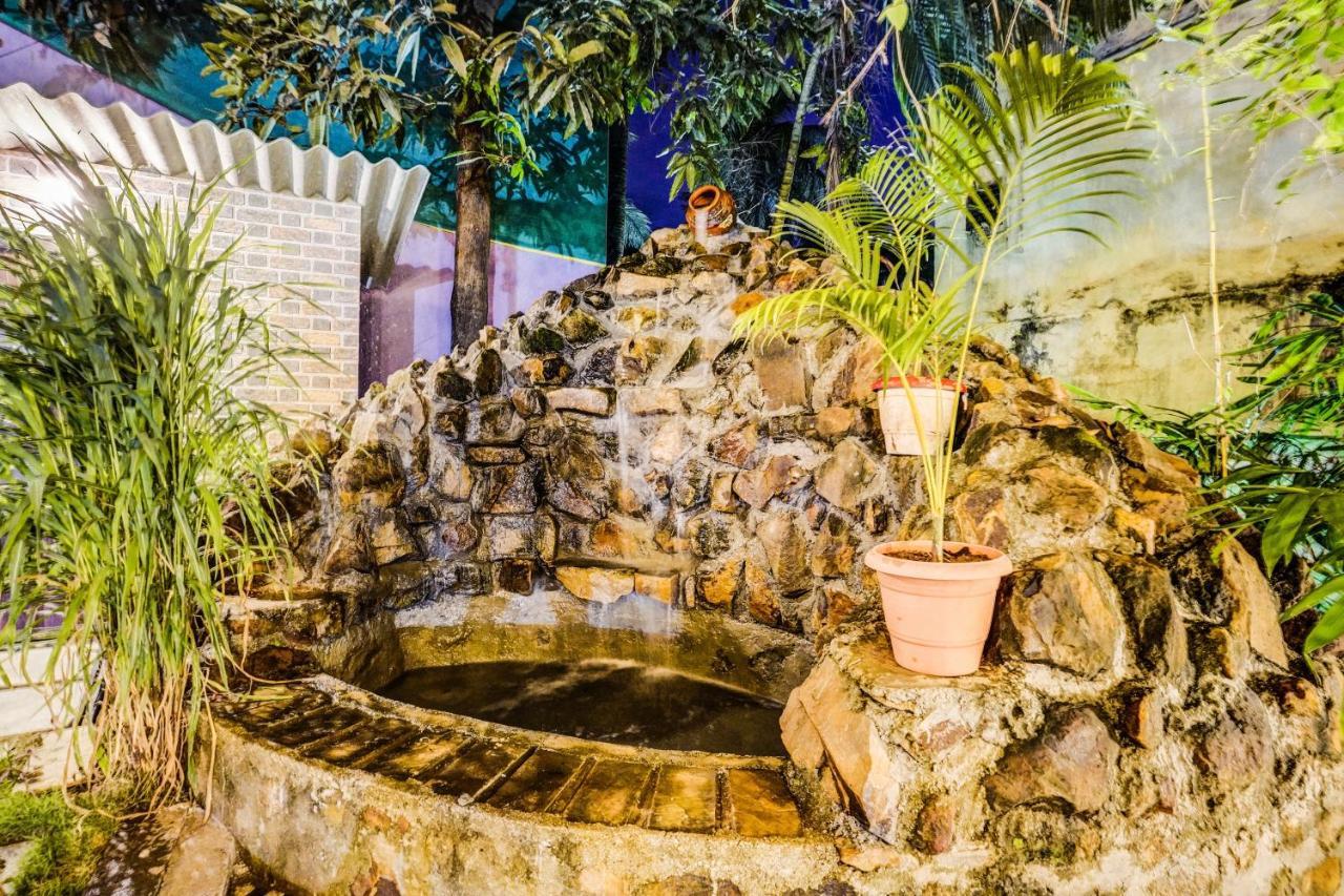 Hotel Collection O Palm Springs Mumbai