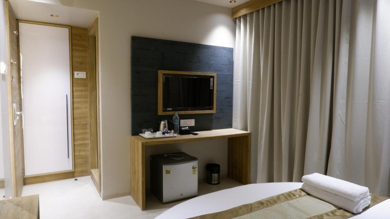 Amber Paramount 3*