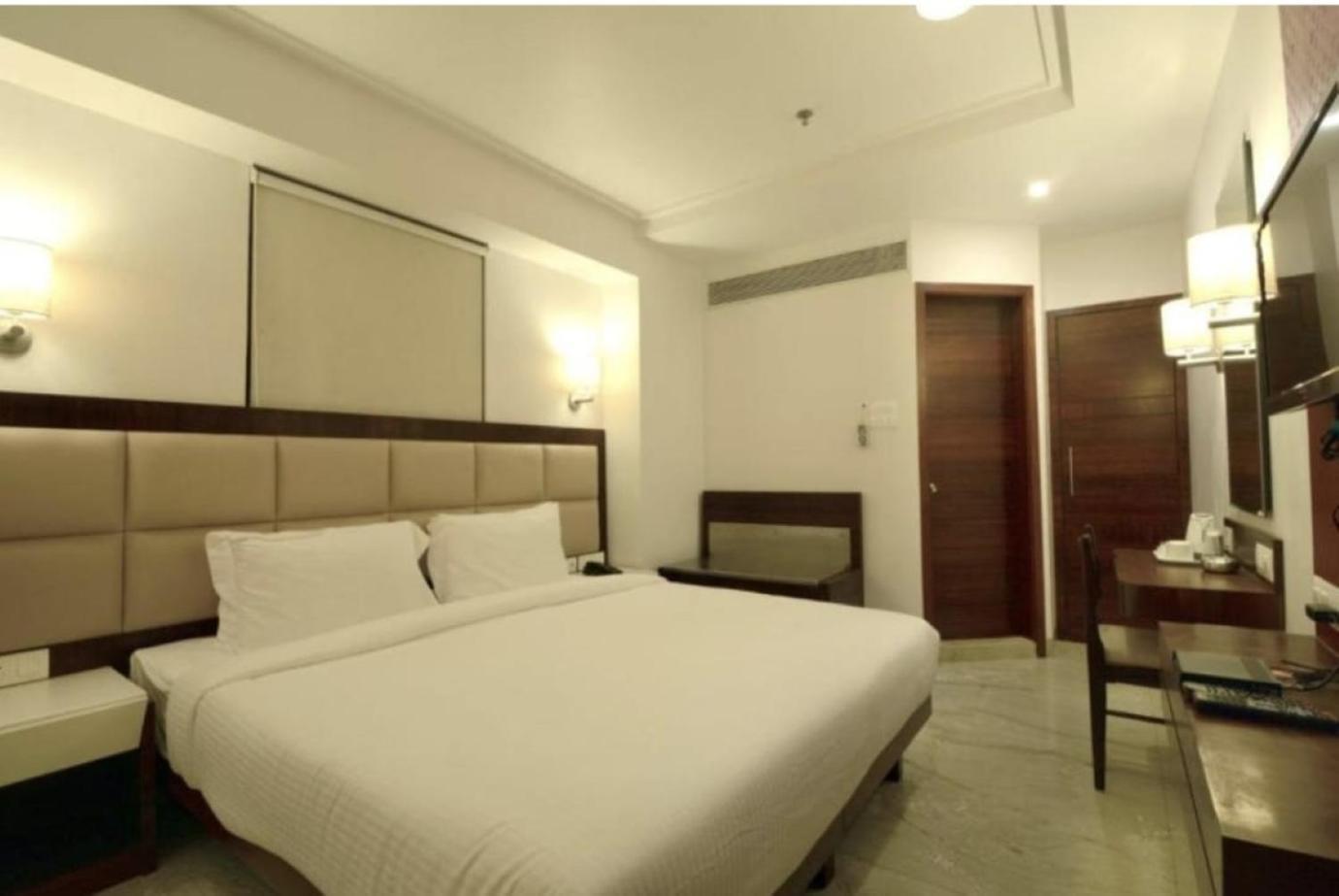 Flagship 83490 Hotel Bently Palace Mumbai