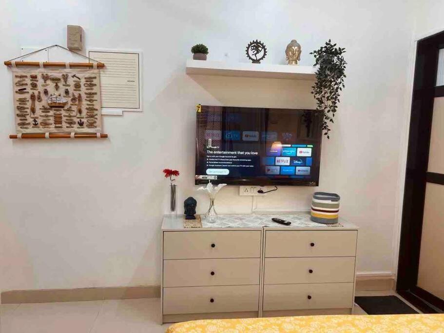 Dawn - A Spacious Modern In Bandra At Almeida Park By Connekt Homes *