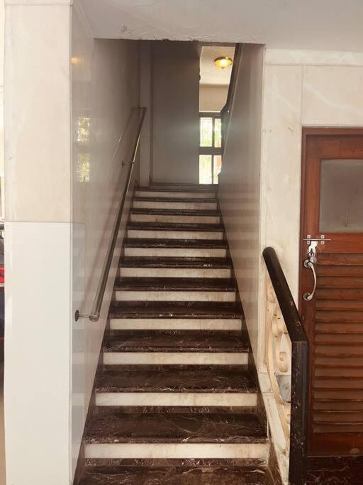 Dawn - A Spacious Modern In Bandra At Almeida Park By Connekt Homes Apartment *