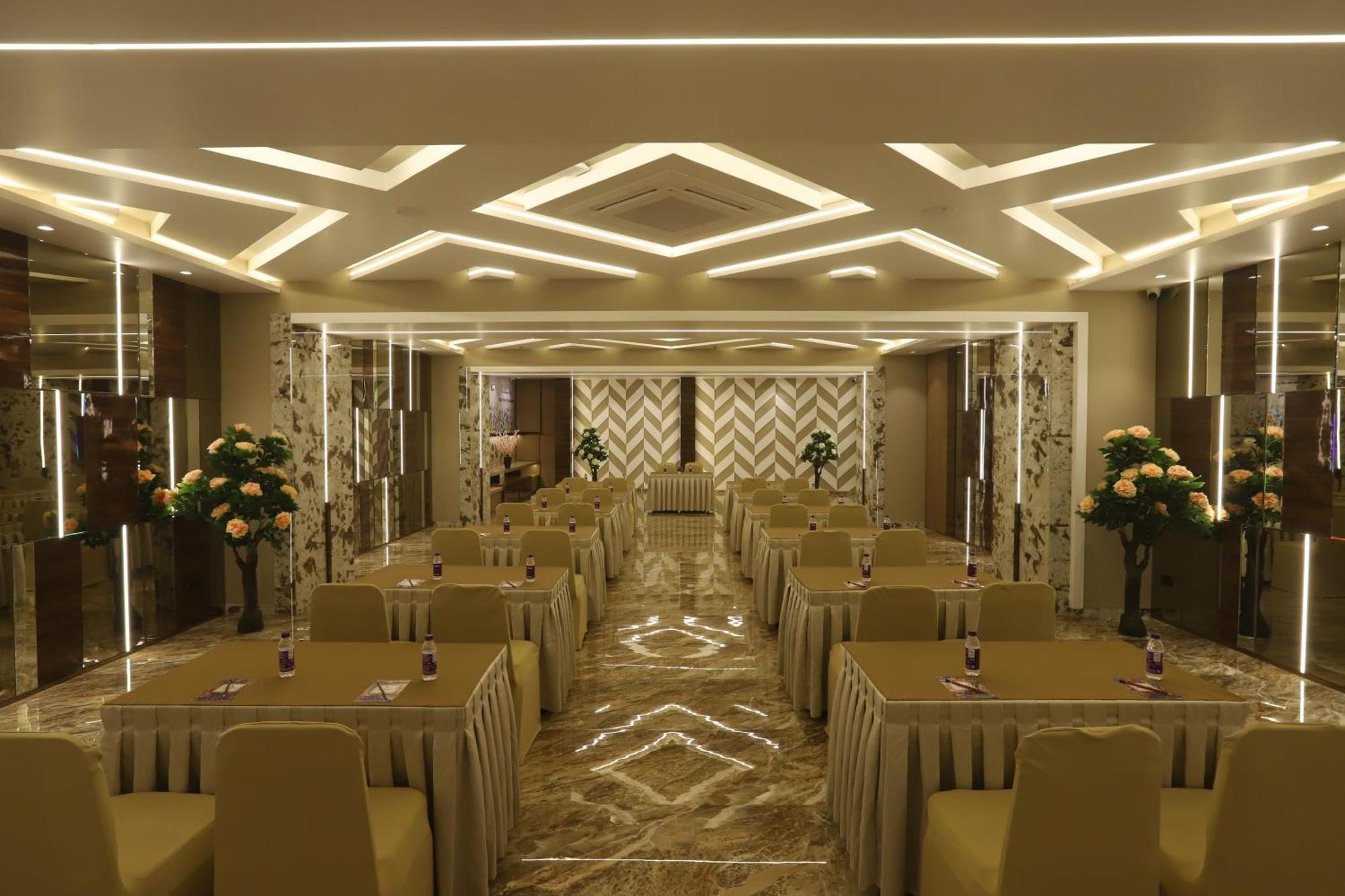 Auris & Banquets, International Airport