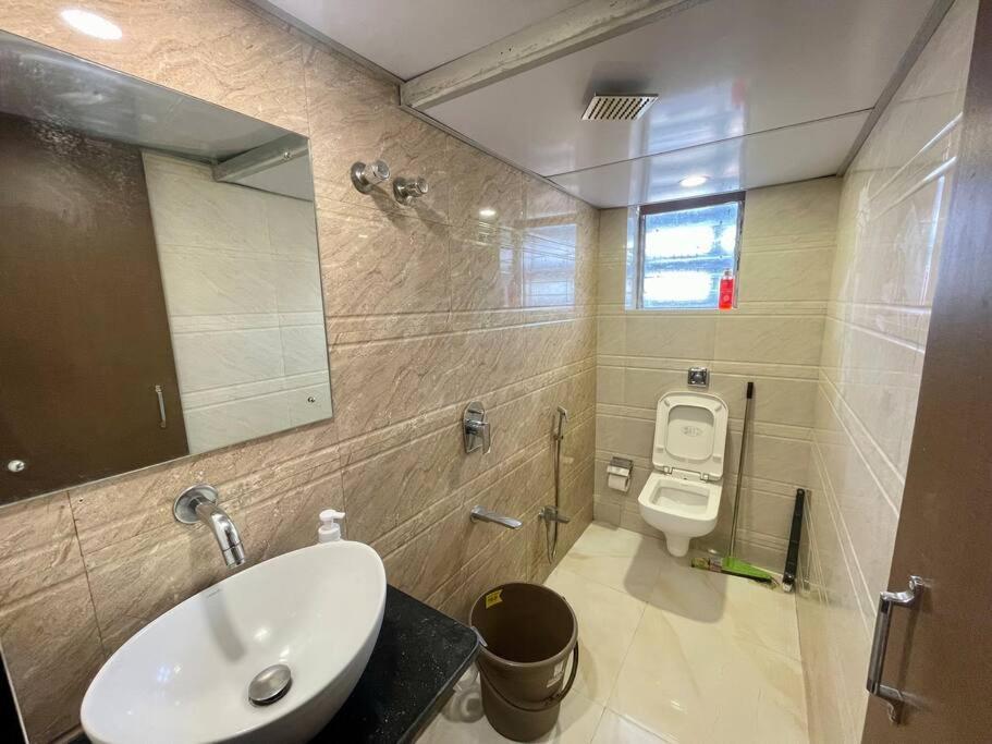 Bandra -1 Bhk - Close To Bkc Apartment