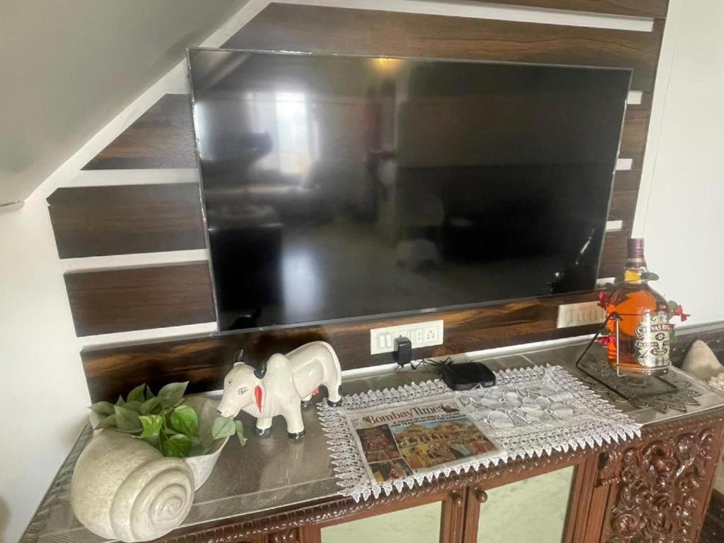 Spacious Private Amidst The * Mumbai
