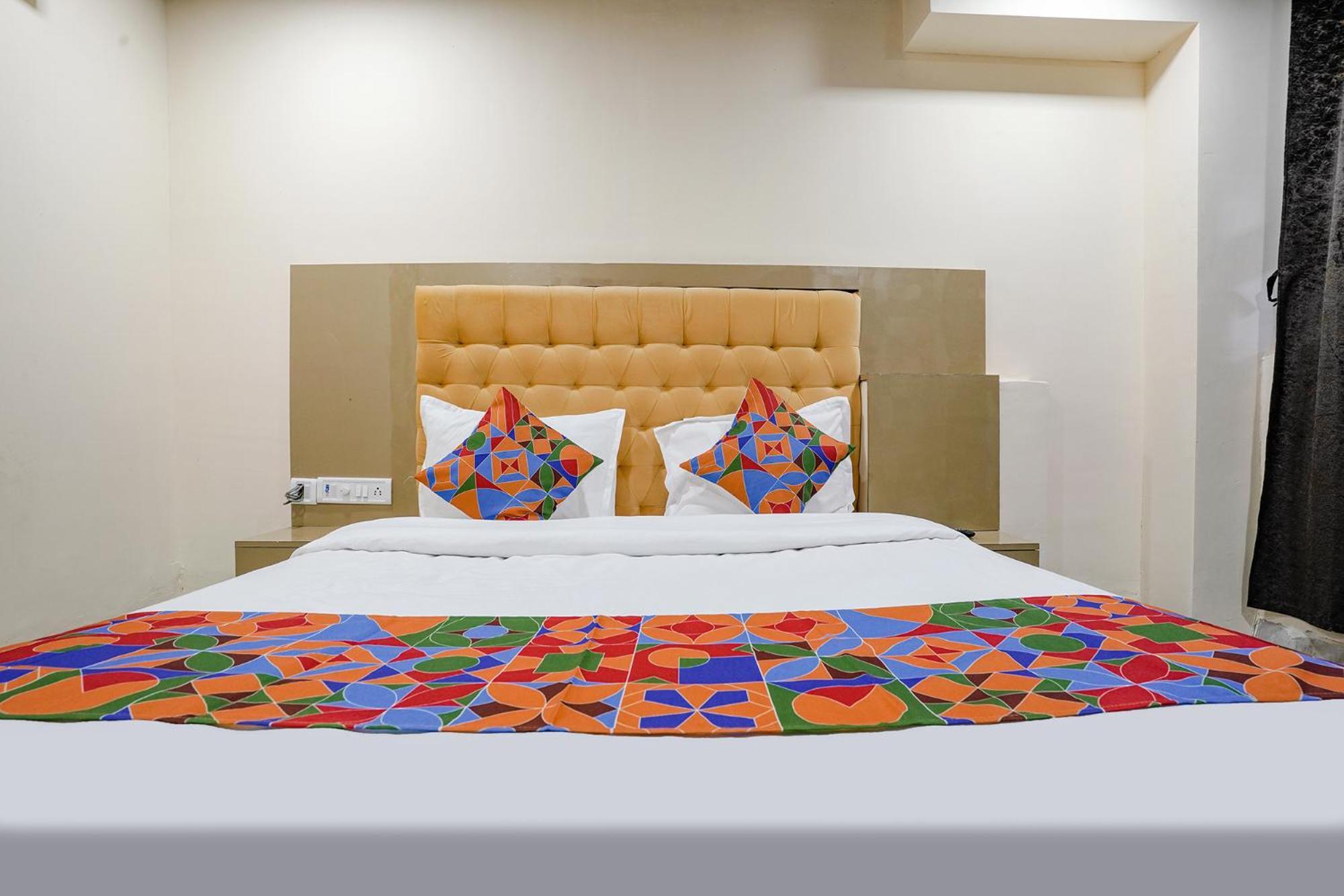 Hotel Fabexpress Earth Paradise