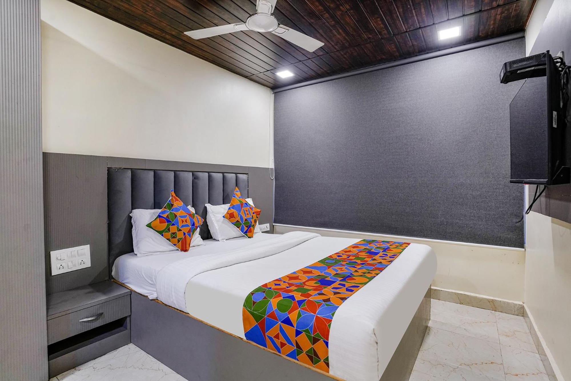Hotel Fabexpress Earth Paradise