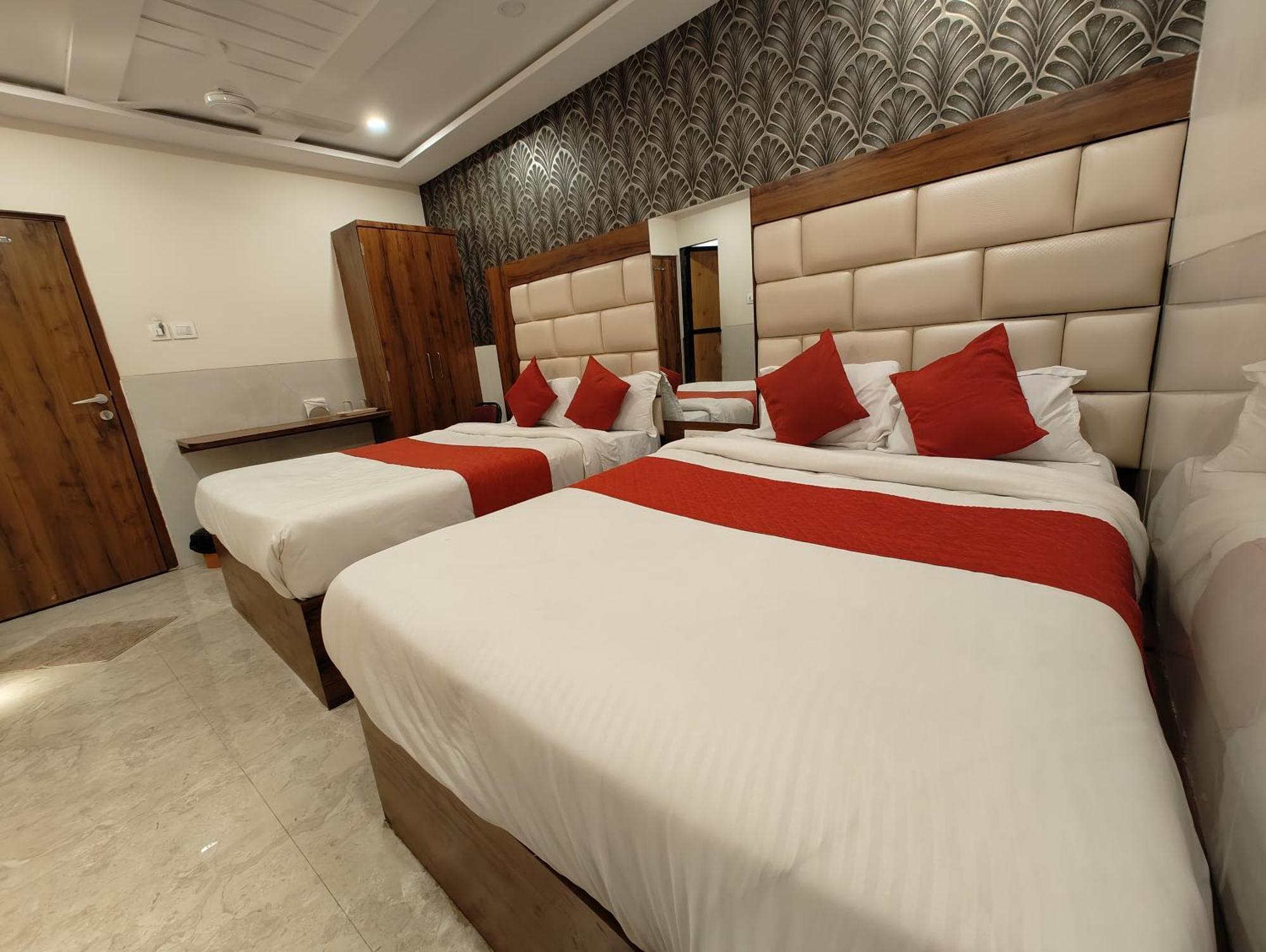 Bed & Breakfast Dream Palace Residency - Near To Us Embassy Bkc