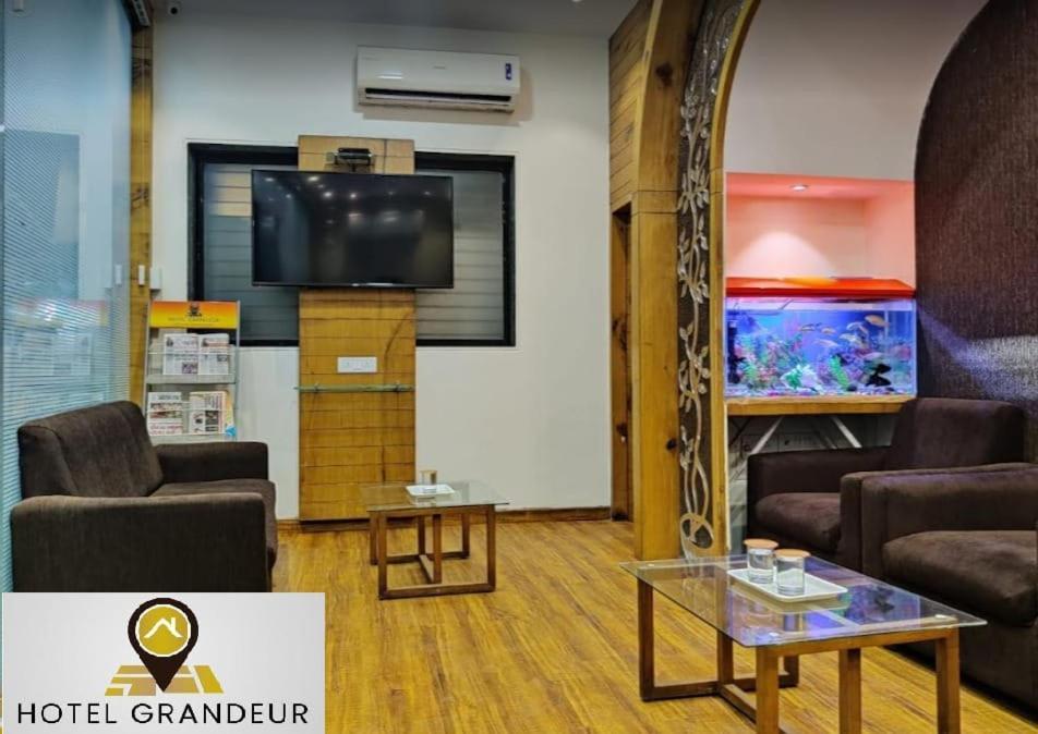 Grandeur By Avion Palace Near T2 International Airport Mumbai
