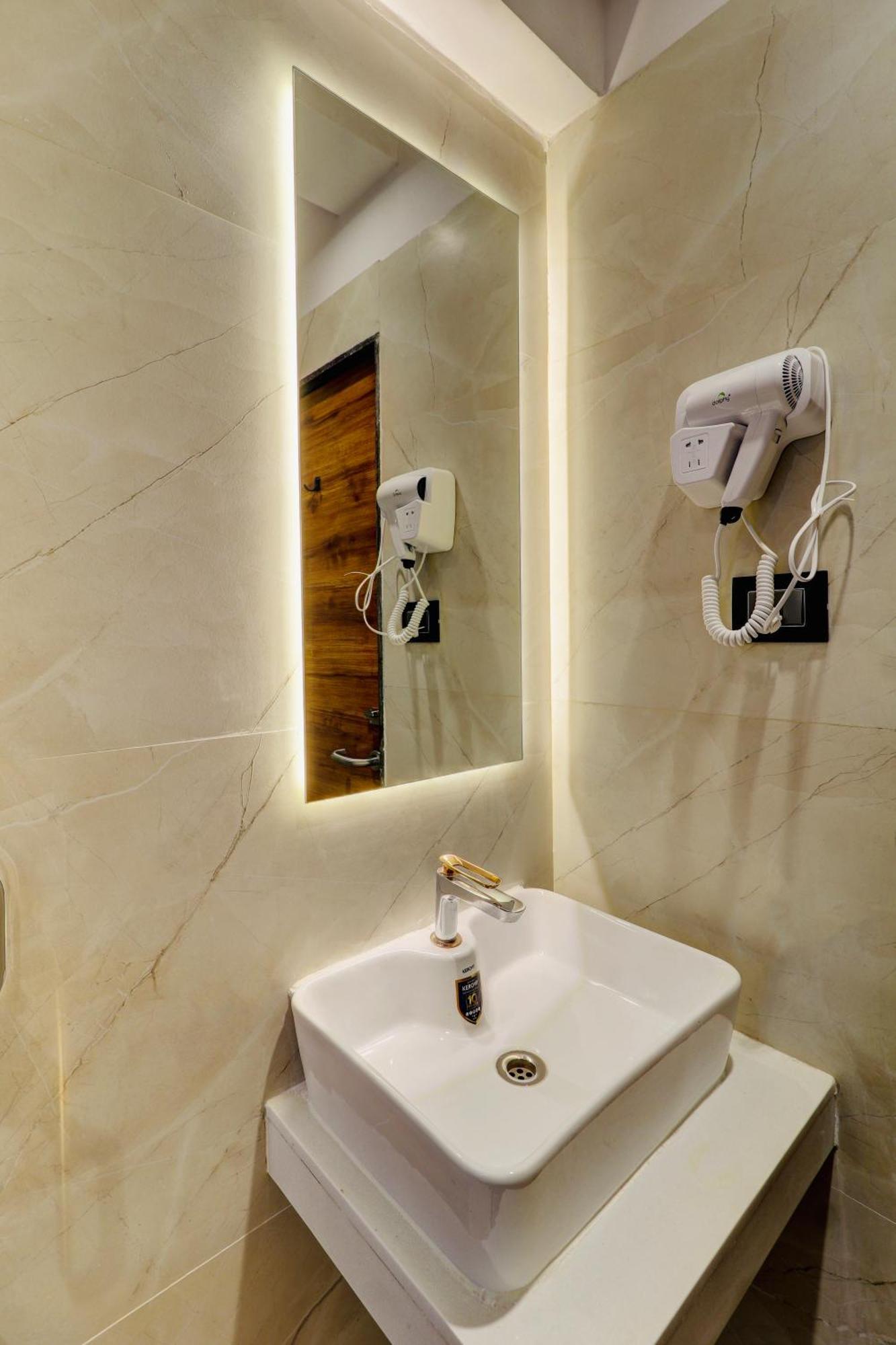 Home2 And Service Apartments, Airport * Mumbai