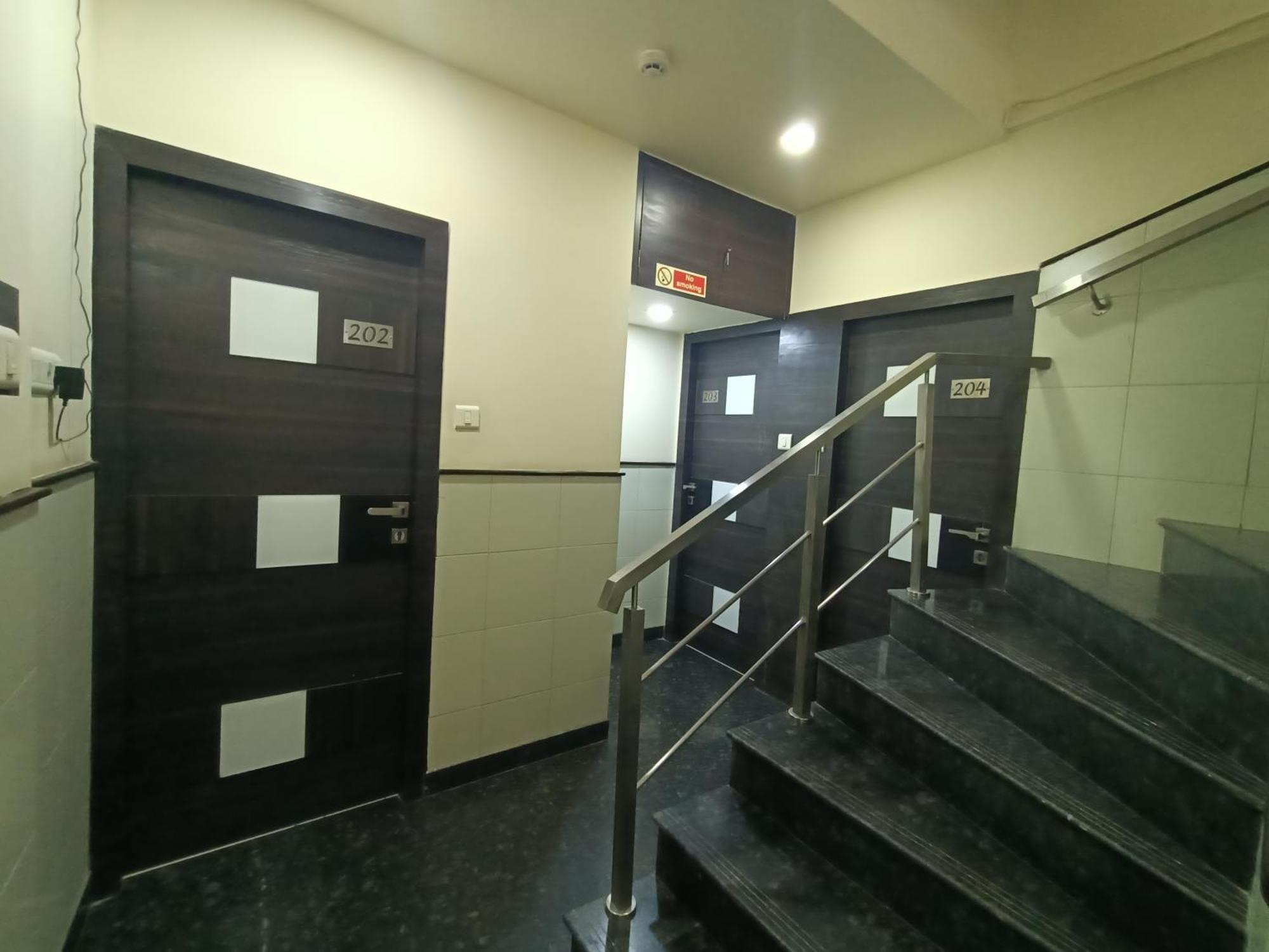 Hotel Triton - Near Us Embassy - In Sion