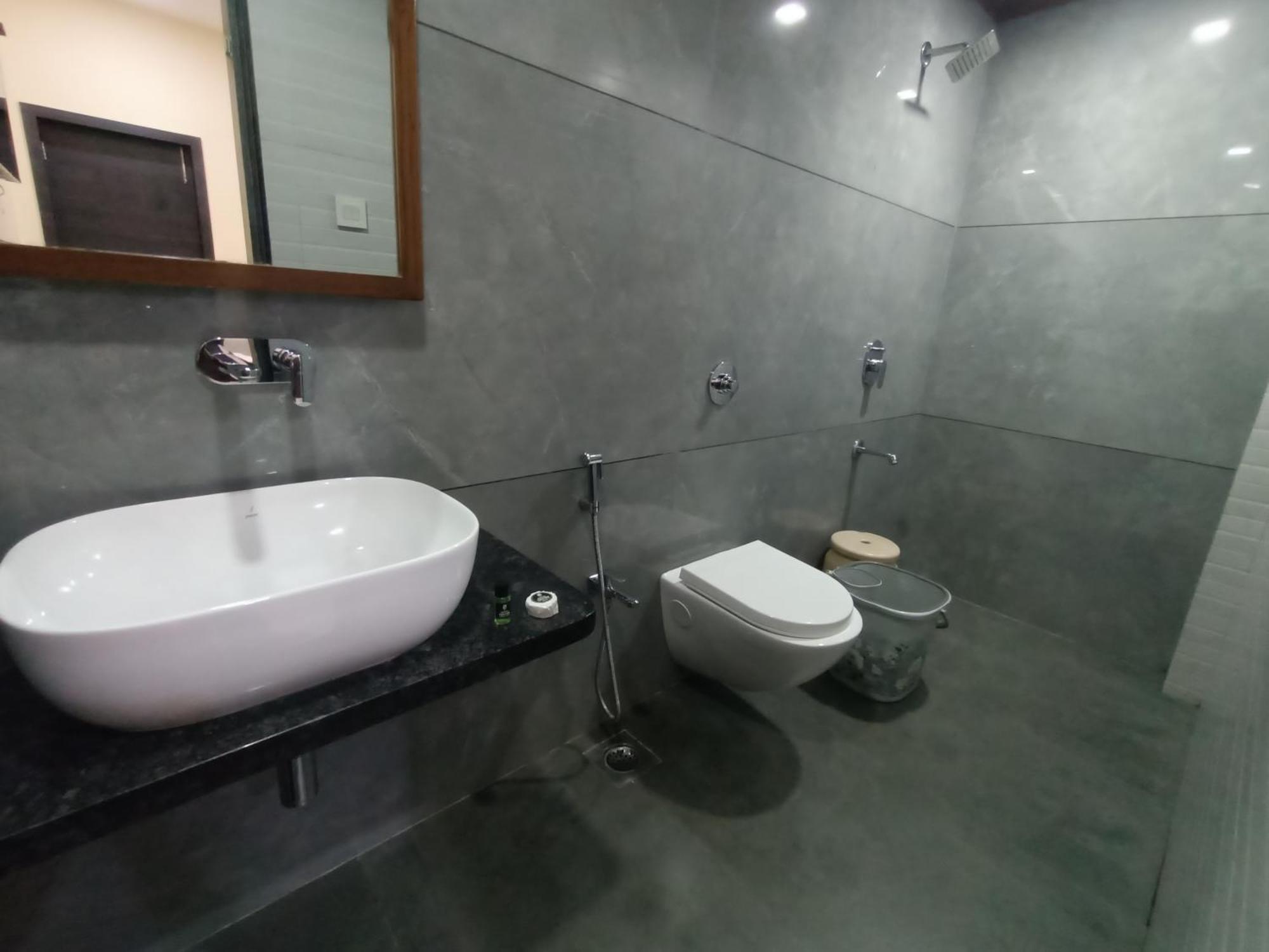 Hotel Triton - Near Us Embassy - In Sion 2*