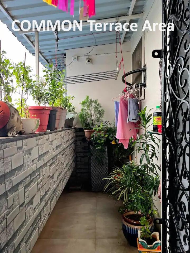 Cozy Private Near Mulund Railway Station *