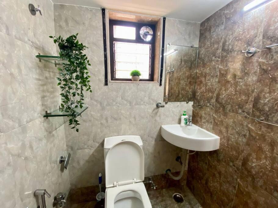 Simon Lydia 5 - A Sunlit Charm In Bandra, Pali Village By Connekt Homes Apartment *