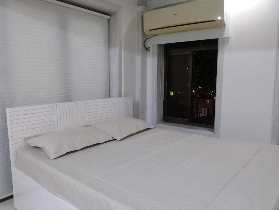Luxurious 3 Bedroom Hall In Bandra West Mumbai