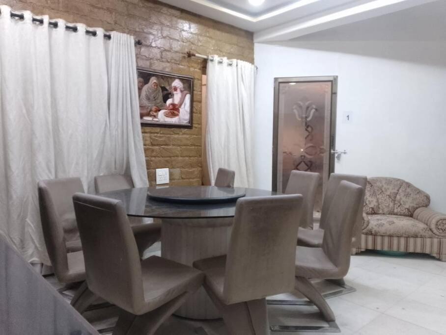 Luxurious 3 Bedroom Hall In Bandra West Apartment *