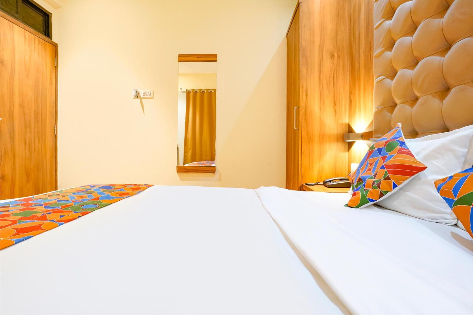 Fabhotel Cozy - Nr International Airport