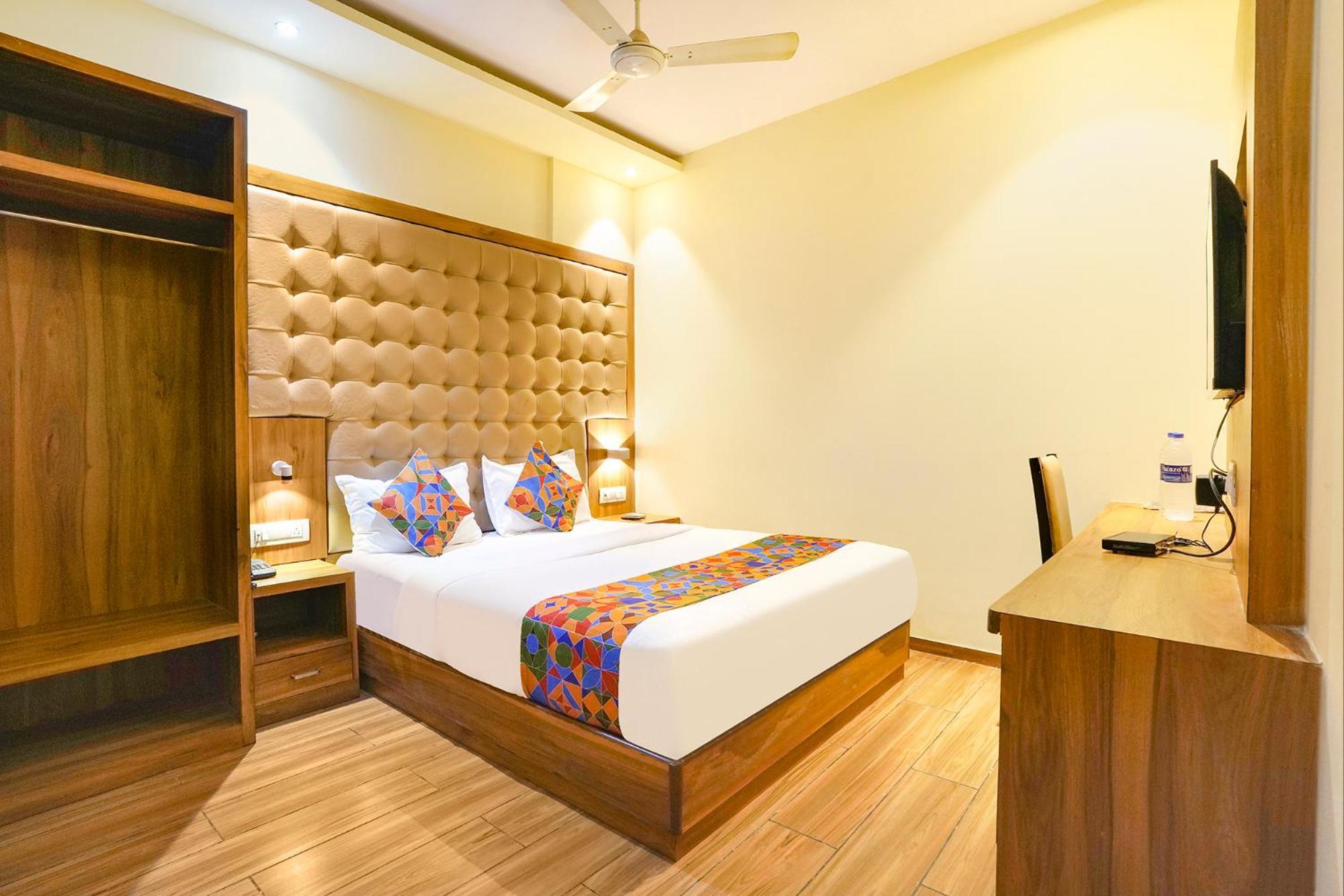 Fabhotel Cozy - Nr International Airport Mumbai