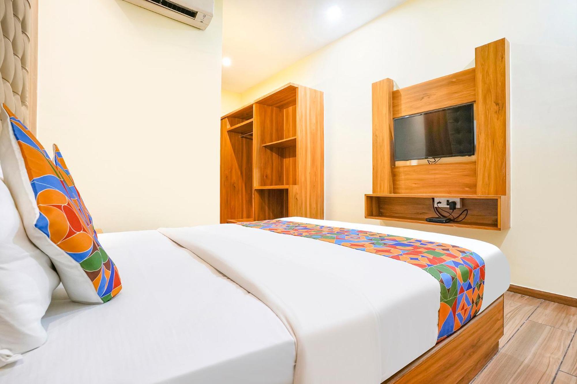 Fabhotel Cozy - Nr International Airport 3*