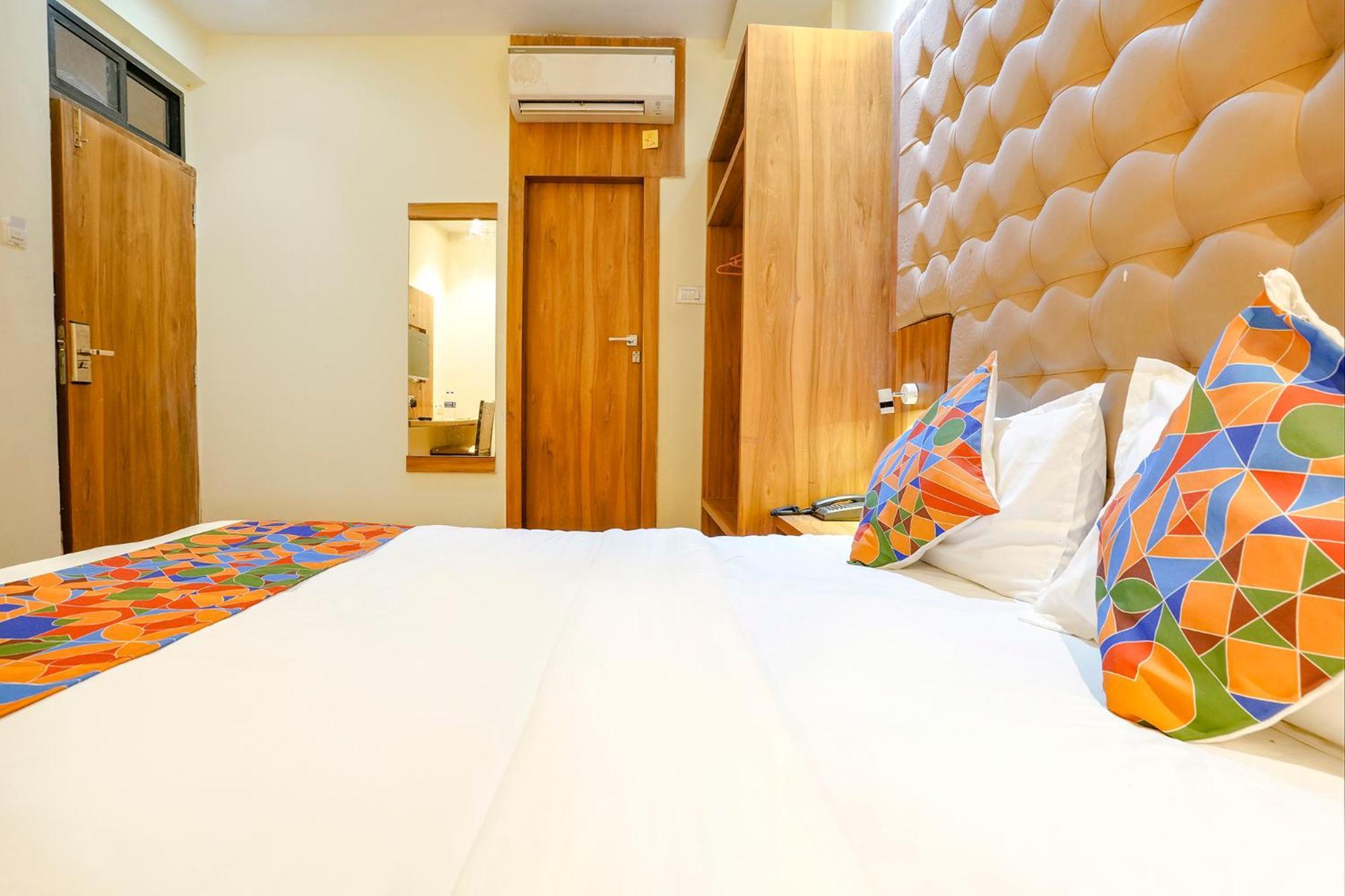 Fabhotel Cozy - Nr International Airport Mumbai