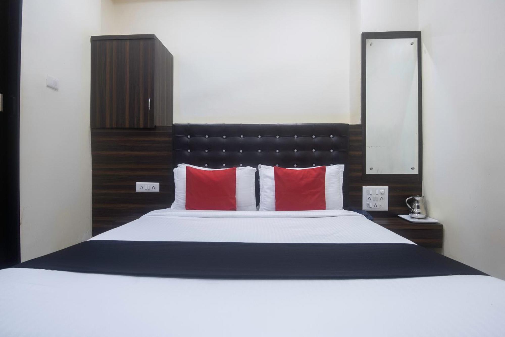 Capital O 6202 Ashir Hotel 3*
