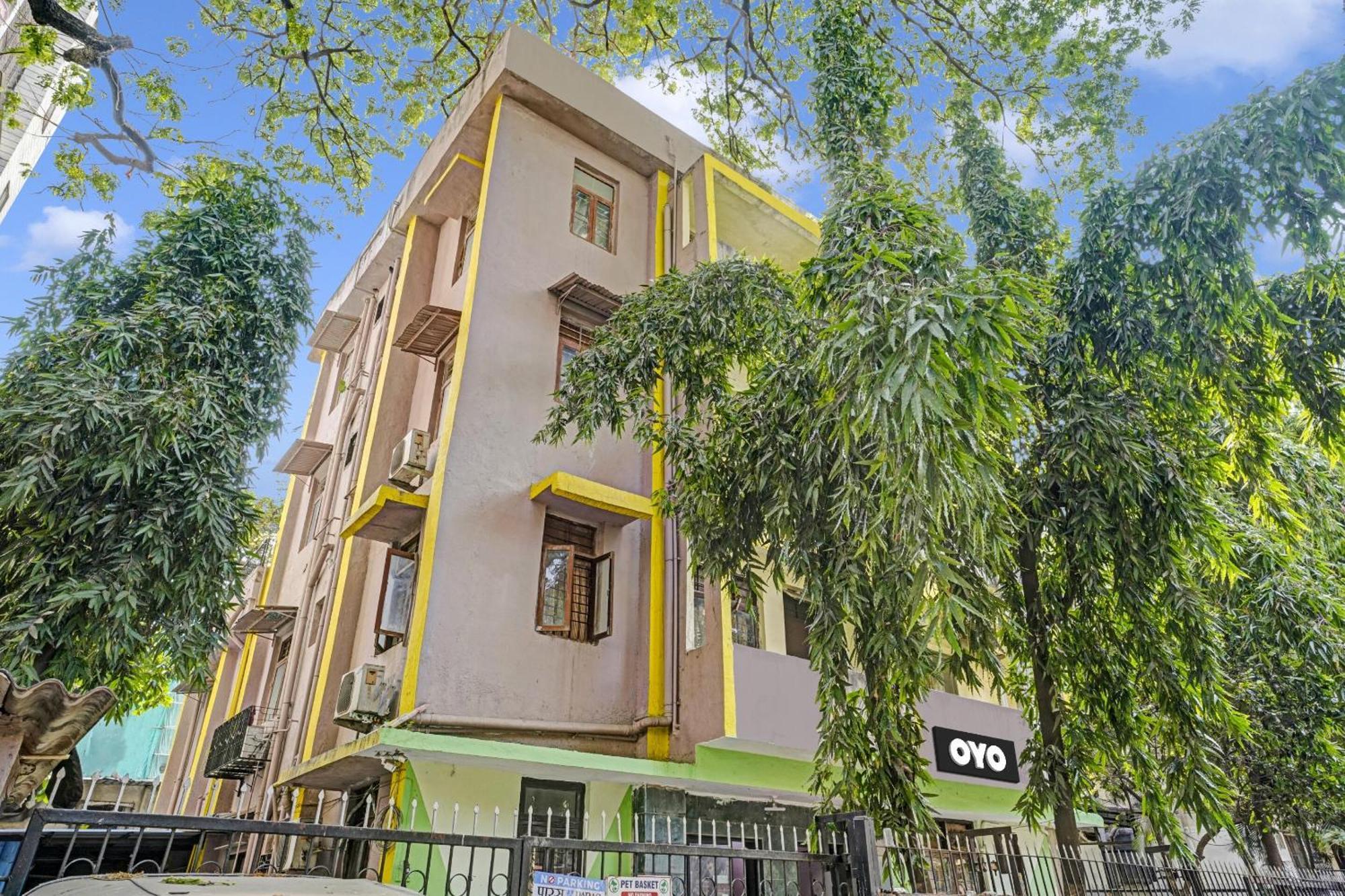Oyo Flagship Raj Near Juhu Beach