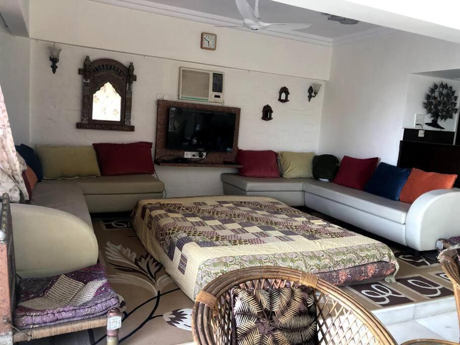 Apartment Sealink View Next To Hinduja Hospital