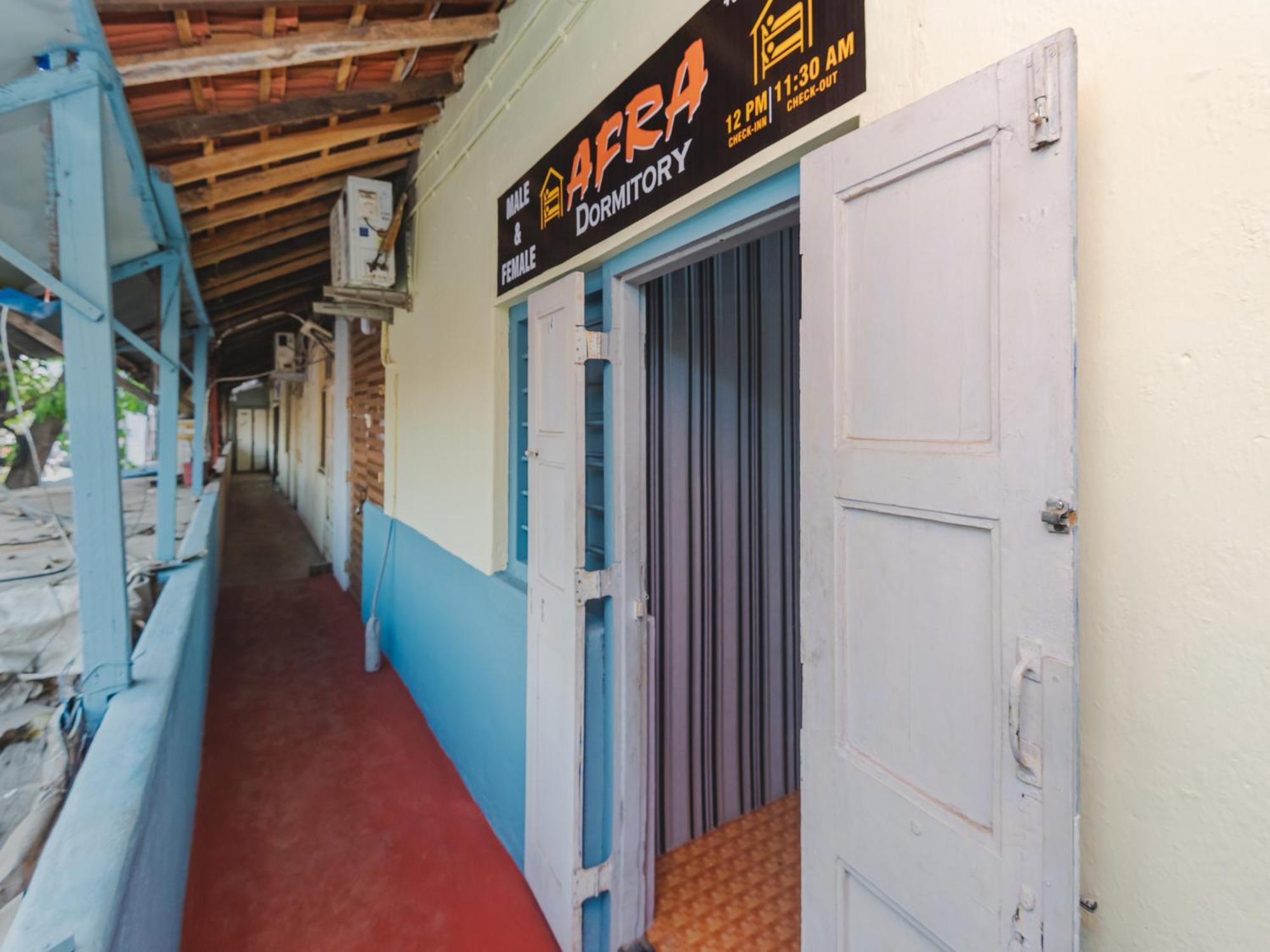 Afra Dormitory For Female & Male 5 Min From Airport Hotel